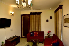 Отель Woodpecker 2BHK Service Apartment Hauz Khas ,Delhi  Нью-Дели